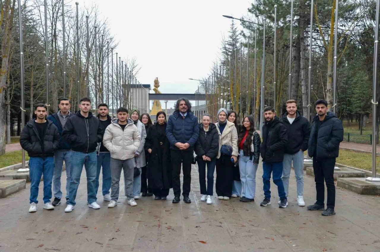 MYO &ouml;ğrencileri BŞE&Uuml; Merkez Kamp&uuml;s&uuml; gezdi
