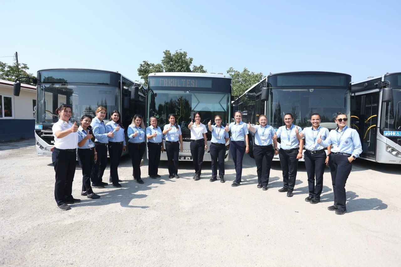 MUĞLA’DA KADINLAR TOPLU TAŞIMADA ÖNCÜ OLDU