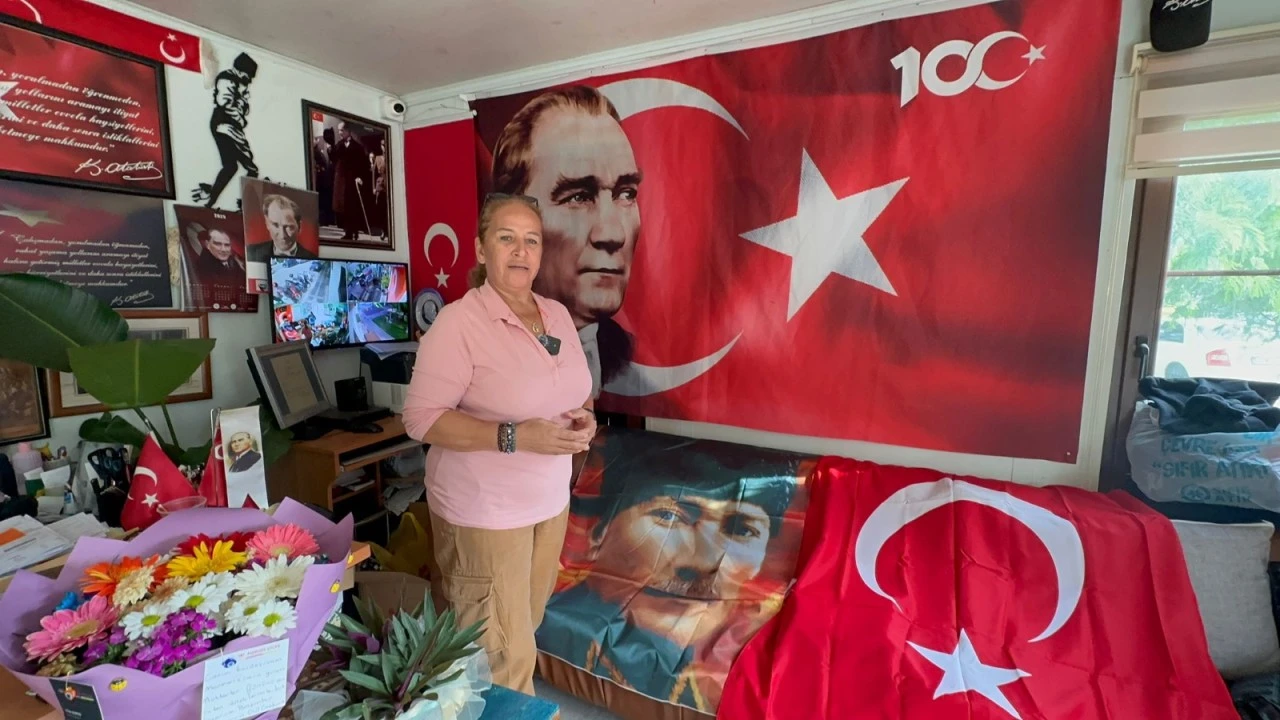 MUHTAR PEKPAK ’TAN SOLMUŞ BAYRAK HAREKÂTI
