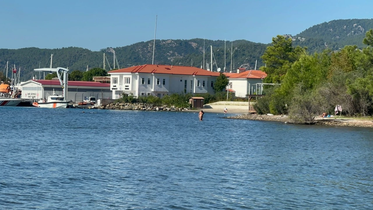 Ekim sonunda  Marmaris’te deniz keyfi devam ediyor