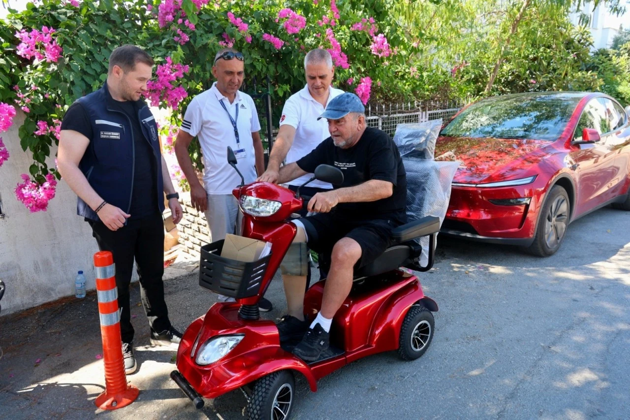   BODRUM BELEDİYESİ’NDEN ÖZEL GEREKSİNİMLİ VATANDAŞLARA AKÜLÜ SANDALYE DESTEĞİ