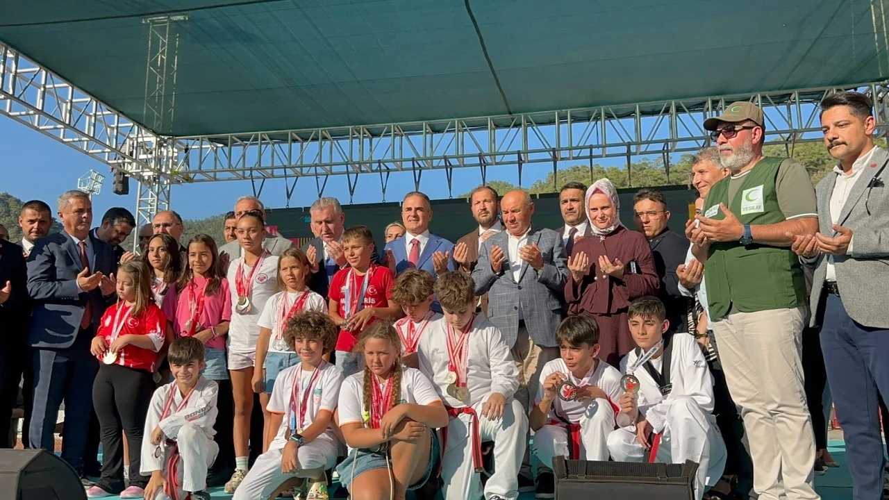 Bakan Bak&rsquo;tan Marmaris&rsquo;e olimpik y&uuml;zme havuzu m&uuml;jdesi&nbsp;