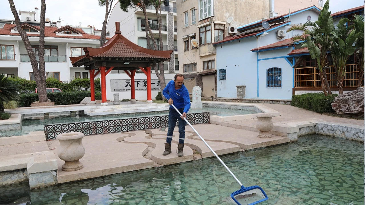 MARMARİS BELEDİYESİ PARKLARA ÇOCUK HAKLARI PANOLARI YERLEŞTİRDİ