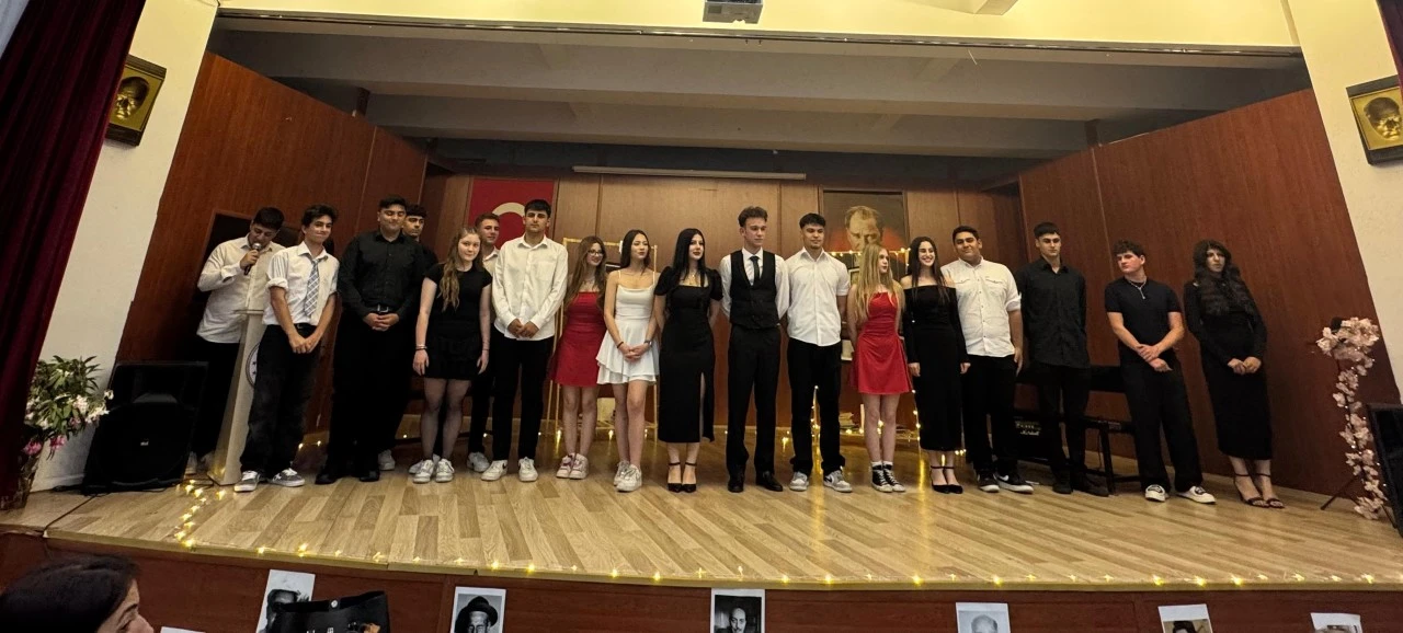 MARMARİS SABANCI ANADOLU LİSESİ’NDE ANLAMLI ŞİİR DİNLETİSİ