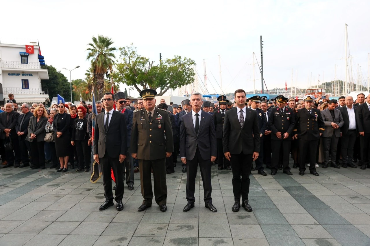    BODRUM'DA ATATÜRK'E SAYGI