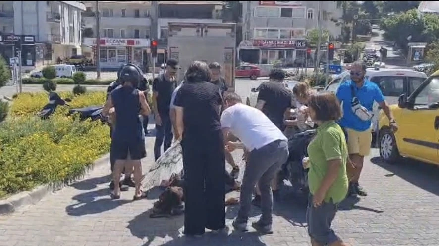 MARMARİS'TE MOTOSİKLET VE KAMYONET ÇARPIŞTI