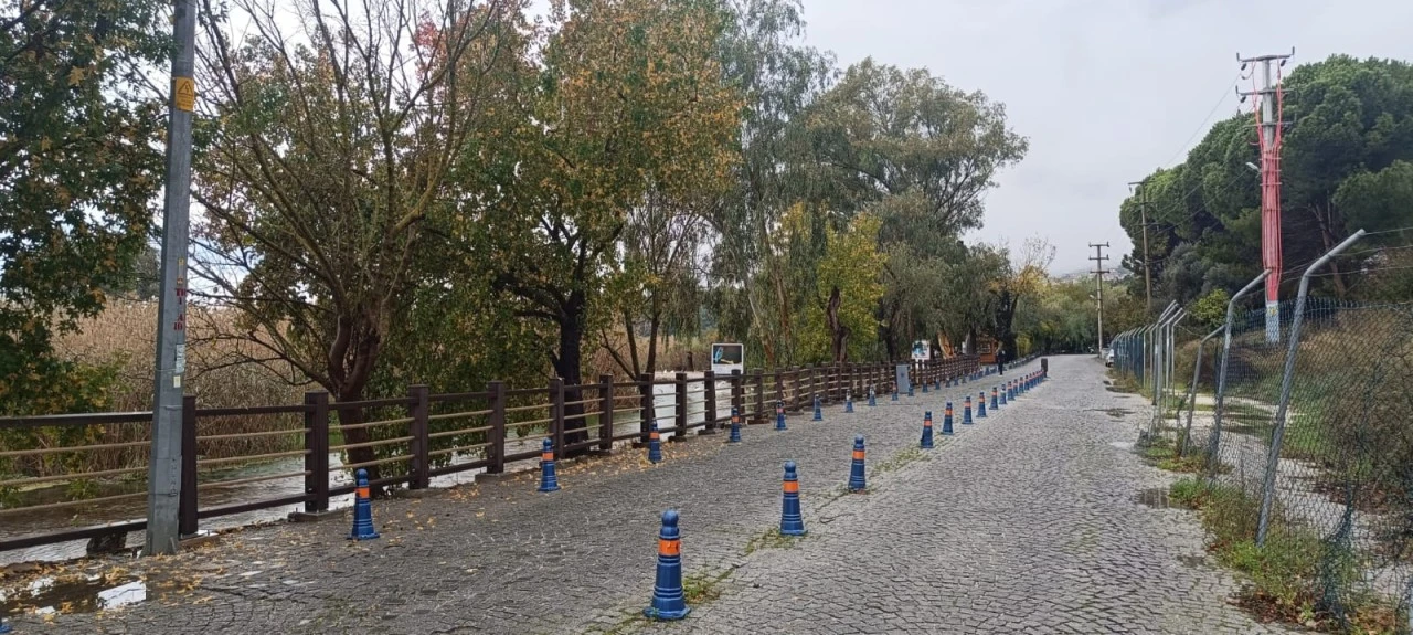 AKYAKA KADIN AZMAK KENARINA ÇİTLİ ÖNLEM TAMAMLANMAK ÜZERE