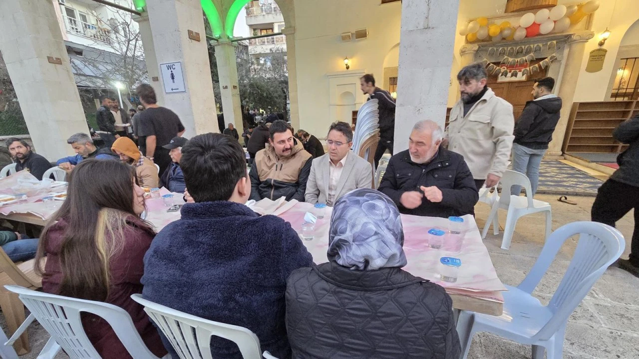 KAYMAKAM KAYA, RAMAZAN&rsquo;IN İLK G&Uuml;N&Uuml;NDE VATANDAŞLARLA AYNI SOFRADA