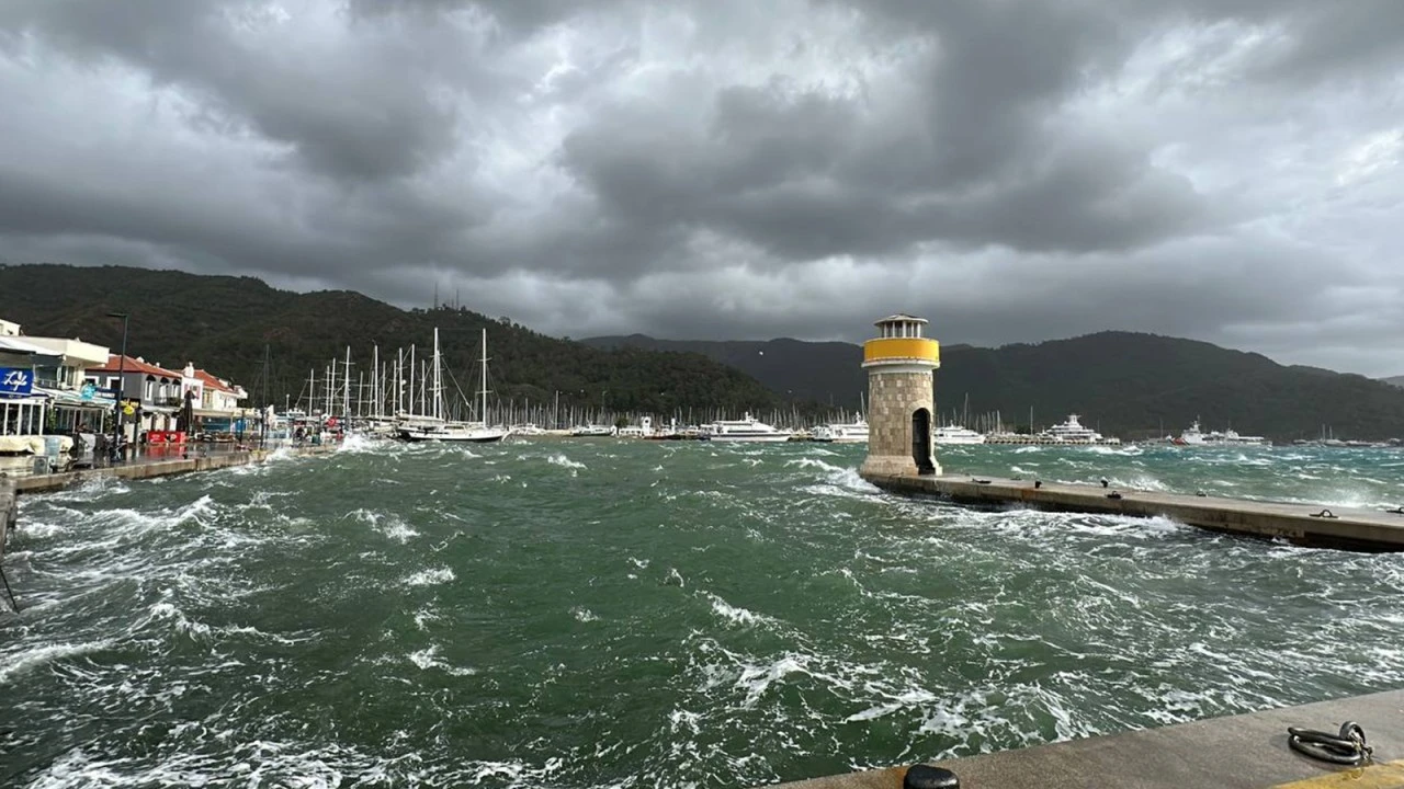 DİKKAT DENİZLERDE ŞİDDETLİ FIRTINA UYARISI