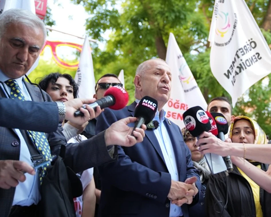 &Ouml;ZDAĞ: "&Ouml;ĞRETMENLERİN SORUNLARI MEVCUT SİSTEM DEĞİŞMEDEN &Ccedil;&Ouml;Z&Uuml;LEMEZ"   