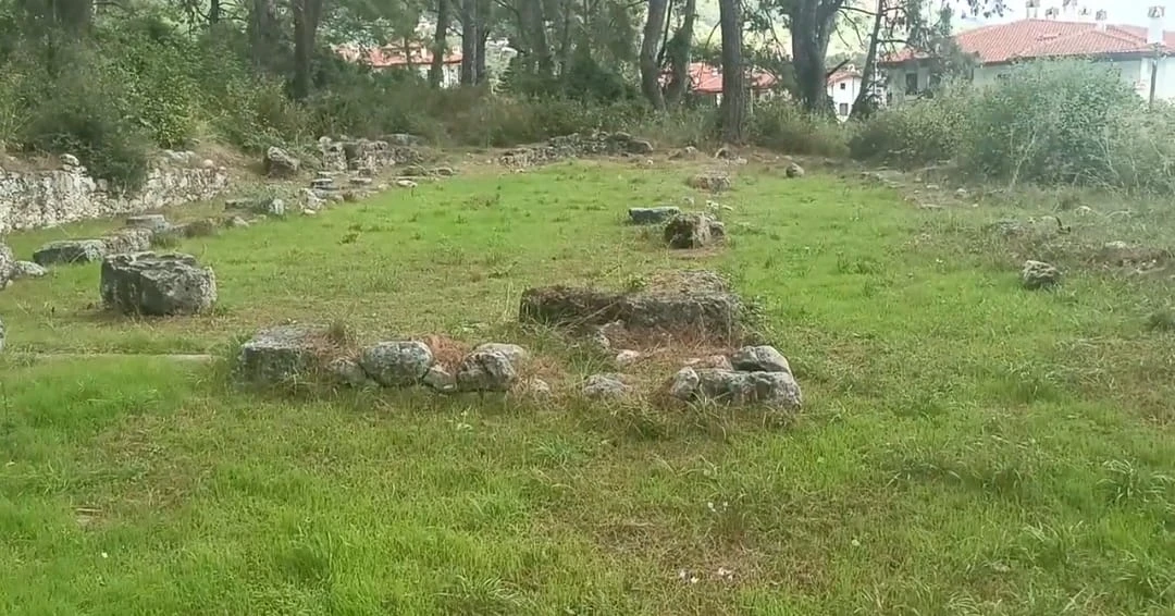 AKYAKA&rsquo;DAKİ TARİH&Icirc; KİLİSE KALINTILARINA D&Ouml;K&Uuml;LEN MICIR KUMU KİM D&Ouml;KT&Uuml;?