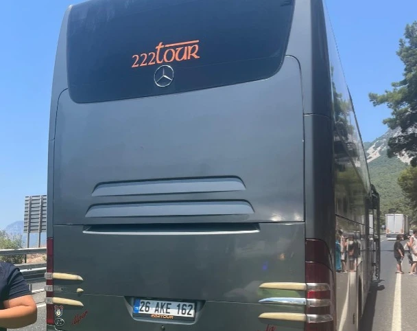SAKAR GEÇİDİ'NDE OTOBÜS ŞOFÖRÜ AĞIR YARALANDI