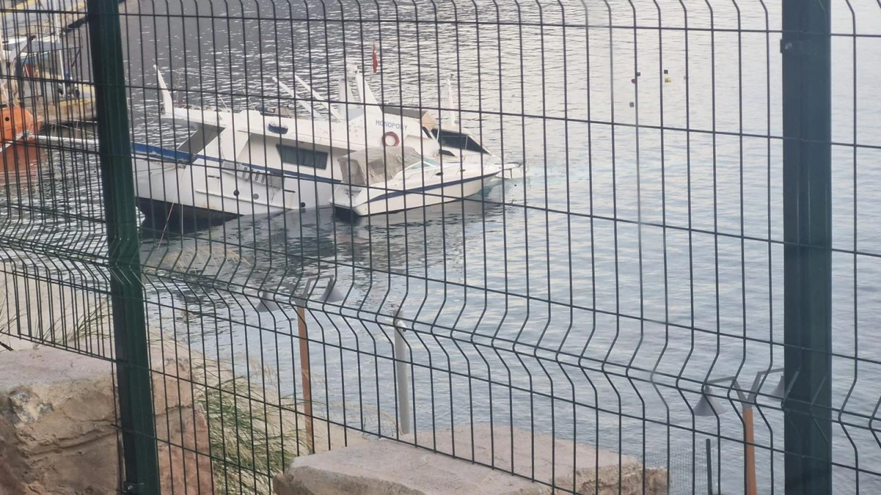 İÇMELERDE TEKNE BATTI