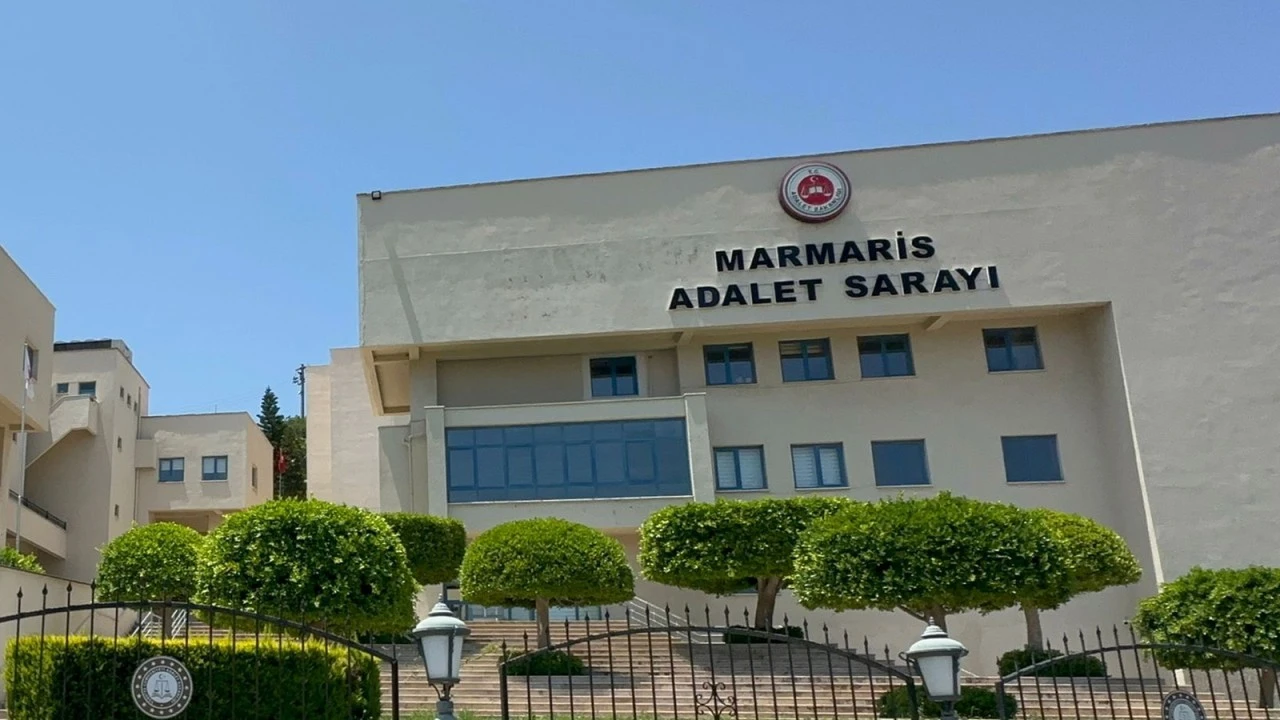 MARMARİS’TE SOSYAL  MEDYA FENOMENİ “MÜSTEHCENLİK” SUÇU İLE ADLİYEYE SEVK EDİLDİ