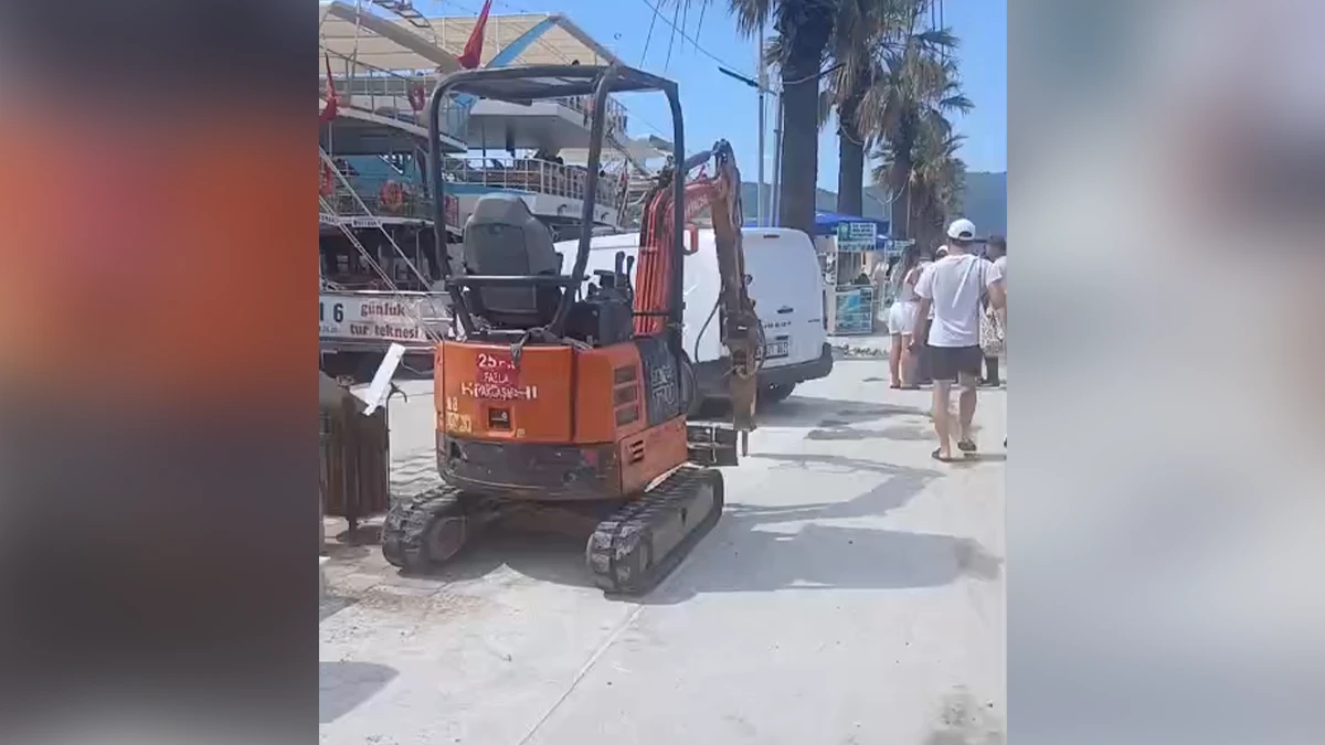 AKYAKA LİMANI'NDA SU KRİZİ: TEKNELER TANKERLERDEN SU ALIYOR