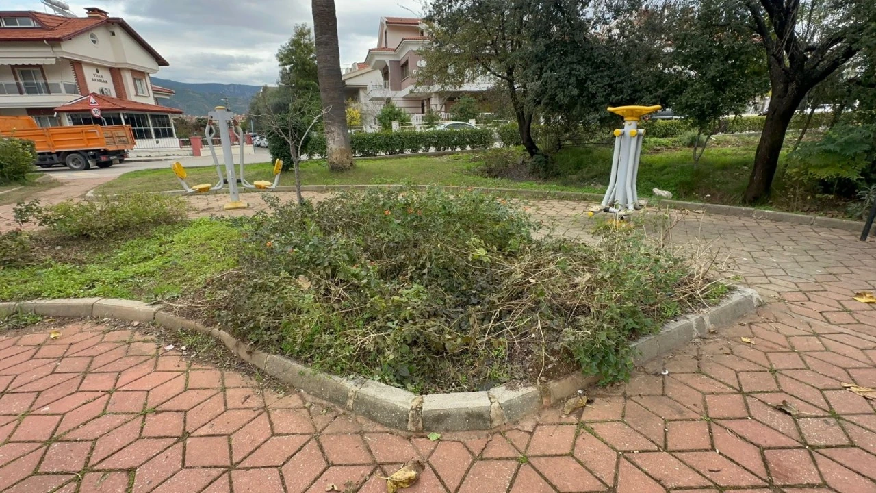 Marmaris&rsquo;te bakımsız park tepkisi&nbsp;