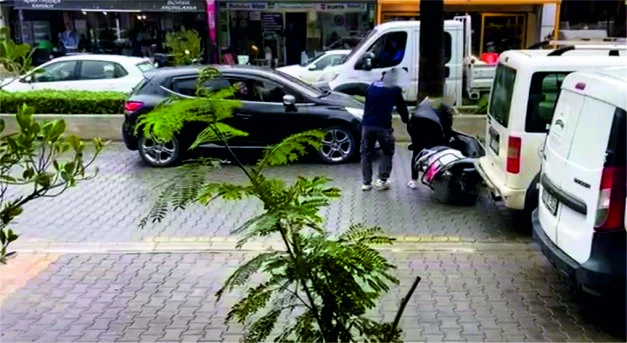 YİNE AYNI CADDEDE SABAH SAATLERİNDEN İTİBAREN İKİNCİ KAZA