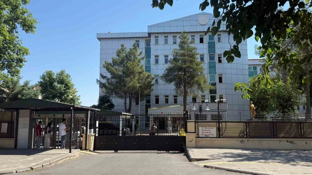 Narin G&uuml;ran cinayetinde 15 kişinin yargılandığı dava 1 Ekim&rsquo;e ertelendi
