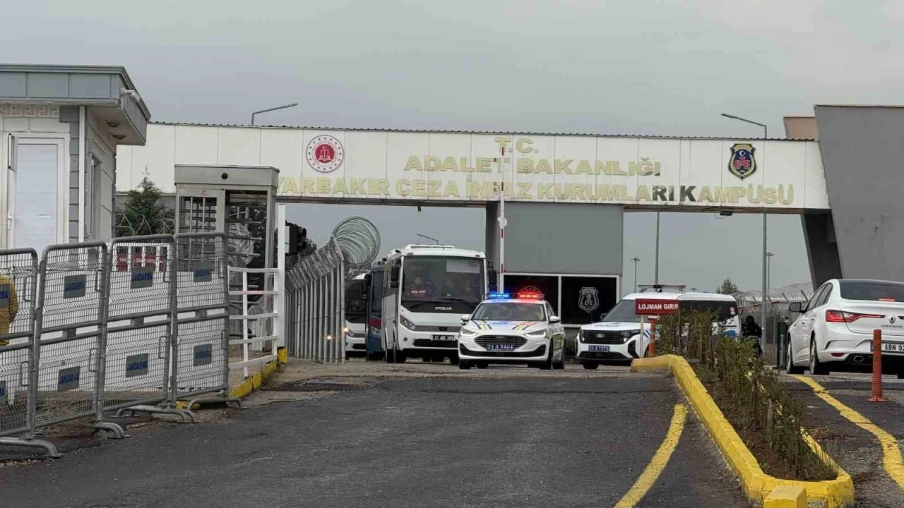 Narin Güran cinayetine ilişkin 15 sanık, üçüncü kez hakim karşısına çıkmak üzere adliyeye getirildi
