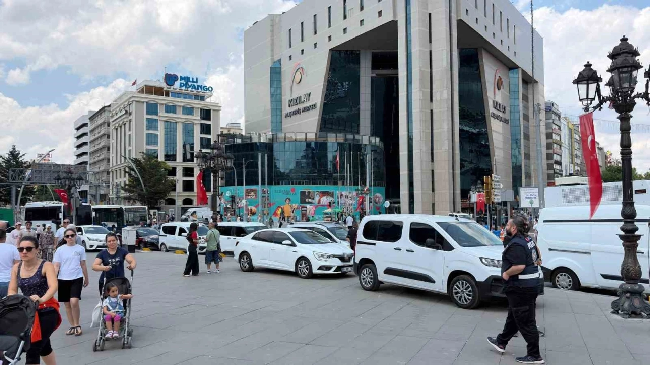 NATO Zirvesi &ouml;ncesi Kızılay Meydanı&rsquo;nda geniş g&uuml;venlik &ouml;nlemleri
