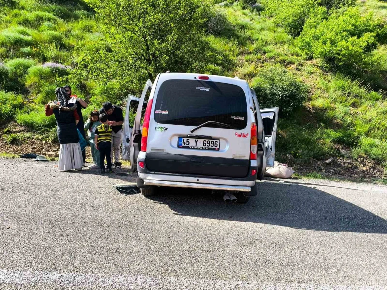 Navigasyonun yanlış yola yönlendirdiği aileyi taşıyan araç kaza yaptı: 5 yaralı
