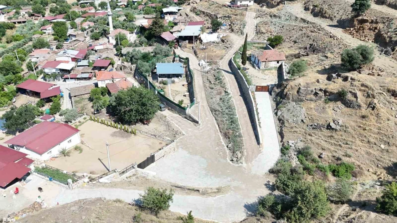 Nazilli Belediyesi Kırcaklı&rsquo;da yolları yeniledi
