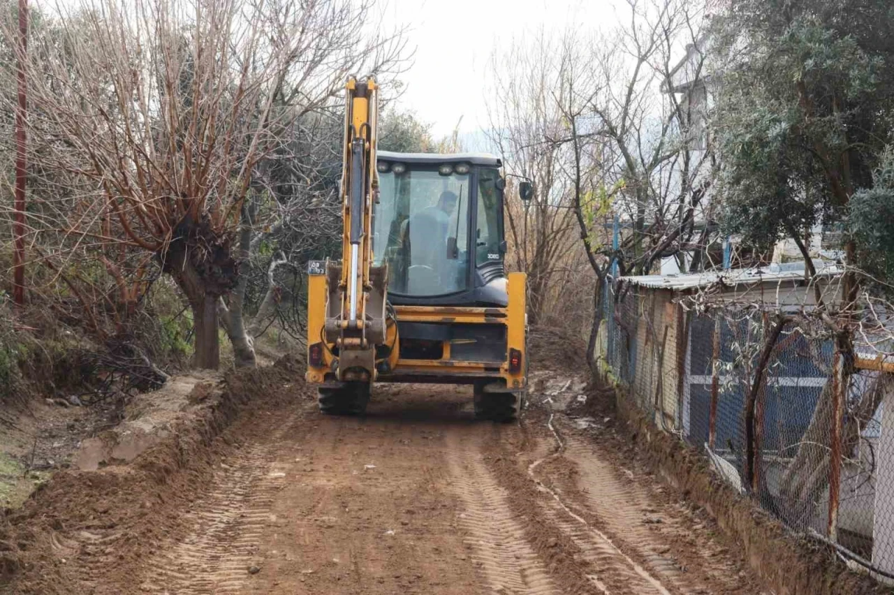 Nazilli Belediyesi&rsquo;nden Arslanlı&rsquo;da yol &ccedil;alışması
