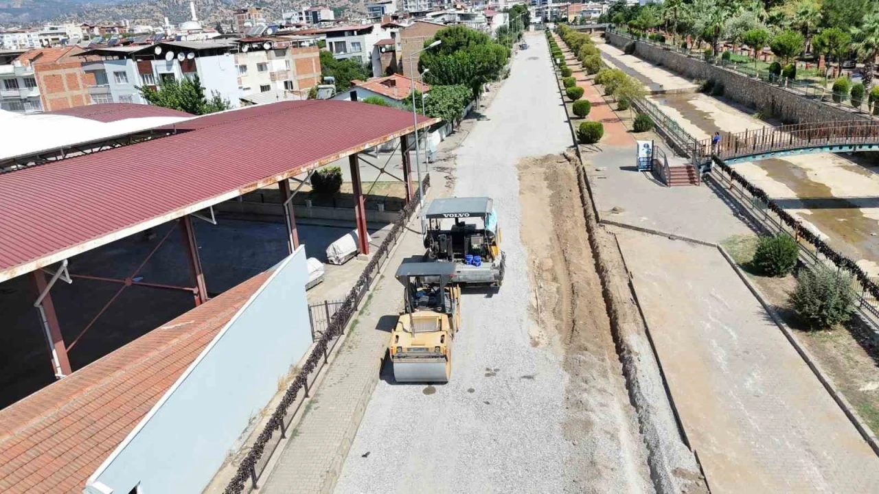 Nazilli Belediyesi Turan Mahallesi&rsquo;nde asfalt &ccedil;alışmalarına başladı
