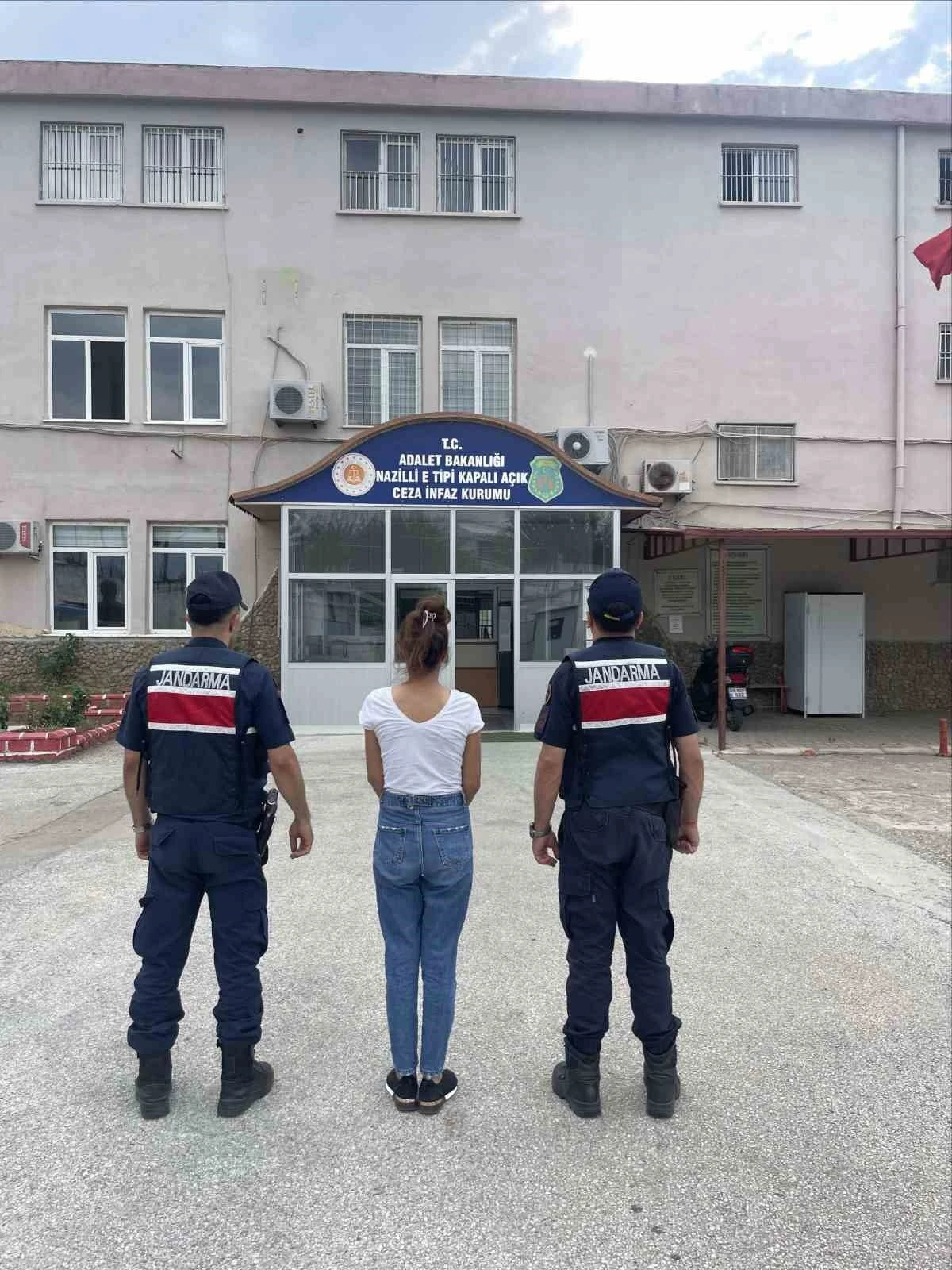Nazilli&rsquo;de 16 yıl hapis cezası ile aranan h&uuml;k&uuml;ml&uuml; yakalandı
