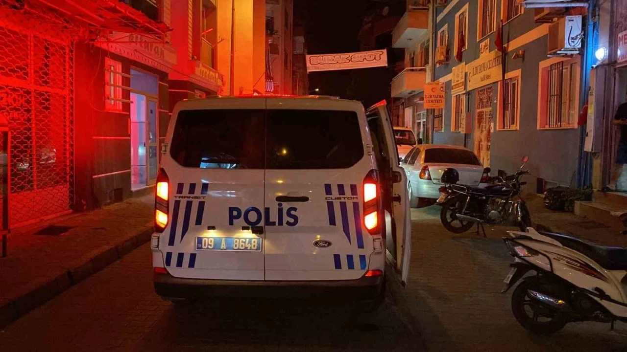 Nazilli&rsquo;de bı&ccedil;aklı kavga, kolundan yaralanan gen&ccedil; hastaneye kaldırıldı
