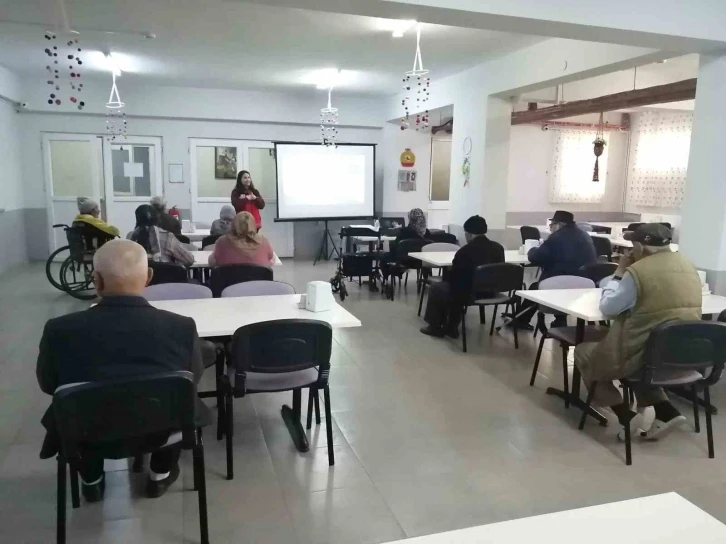 Nazilli&rsquo;de huzurevi sakinlerine iletişim becerileri eğitimi verildi
