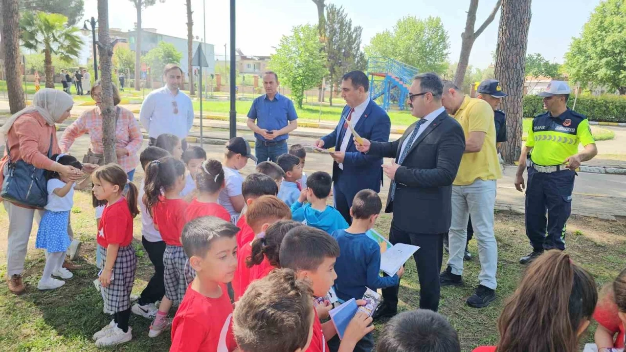 Nazilli’de minikler trafik kurallarını uzmanlarından öğrendi
