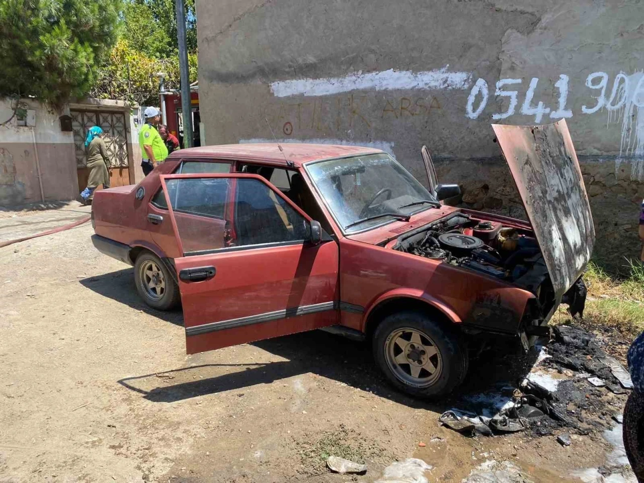 Nazilli&rsquo;de otomobil yangını, ara&ccedil; kullanılamaz hale geldi

