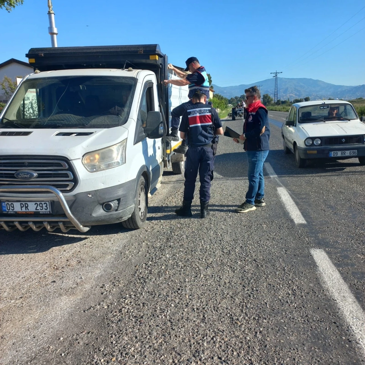 Nazilli’de rutin yol kontrolleri devam ediyor