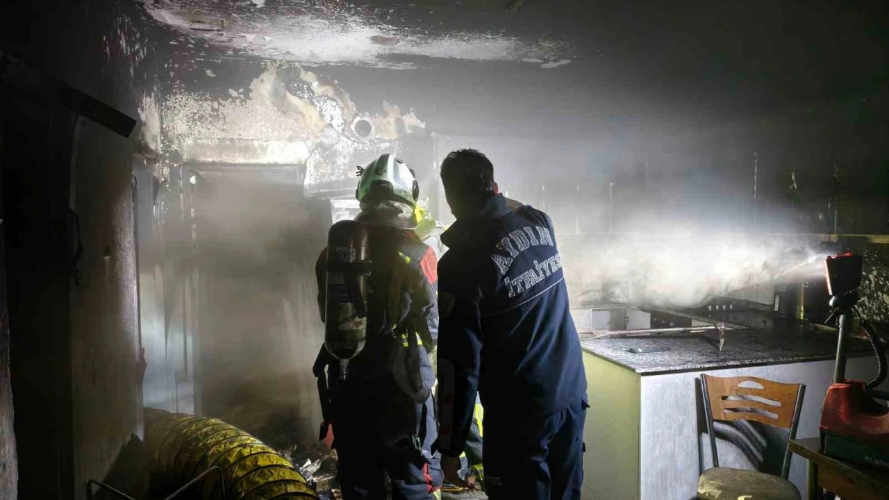 Nazilli&rsquo;de yanan ev kullanılamaz hale geldi
