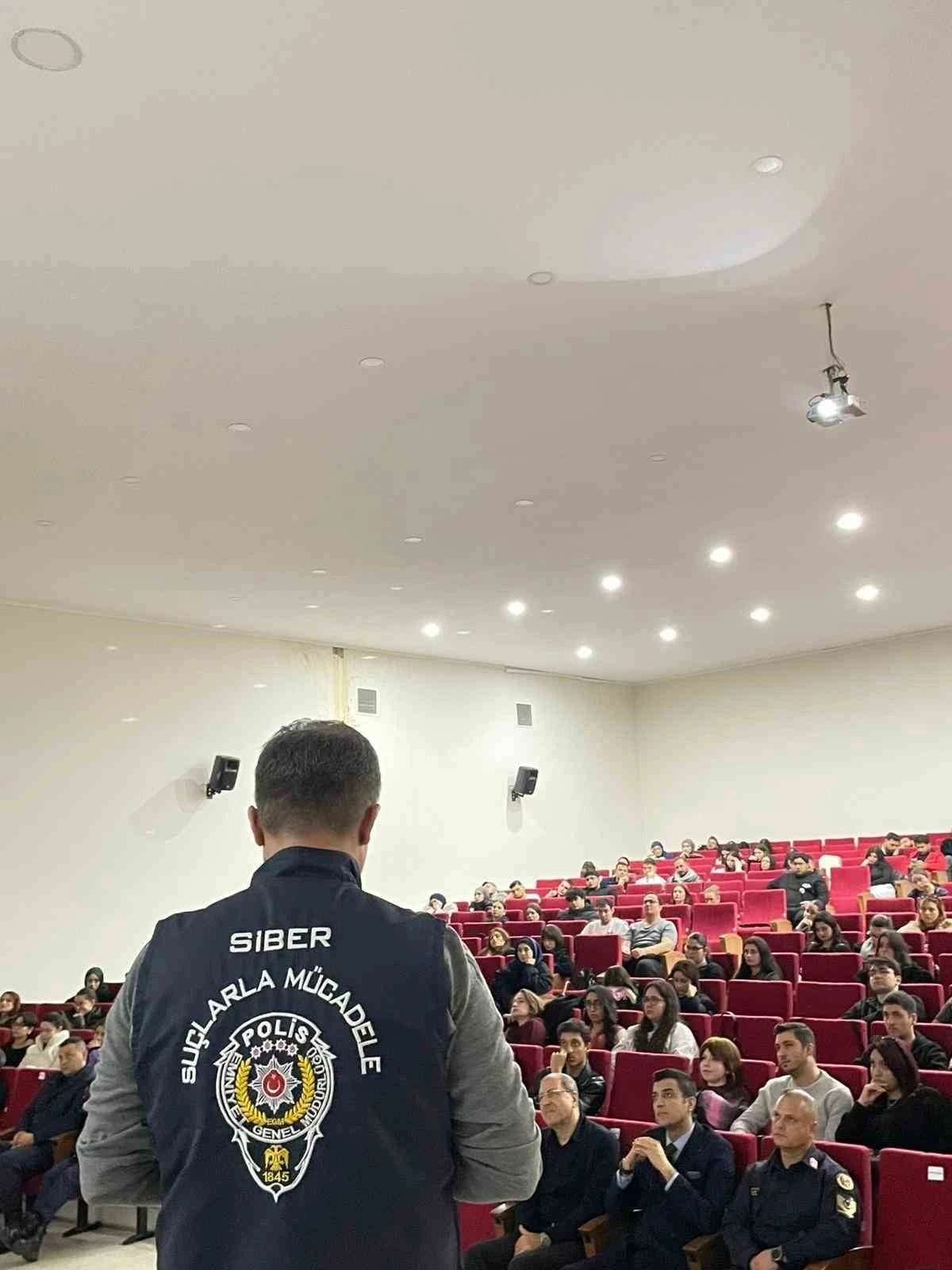 Nazilli İktisadi ve İdari Bilimler Fak&uuml;ltesi&rsquo;nde &rsquo;Siber G&uuml;venlik Semineri&rsquo; d&uuml;zenlendi
