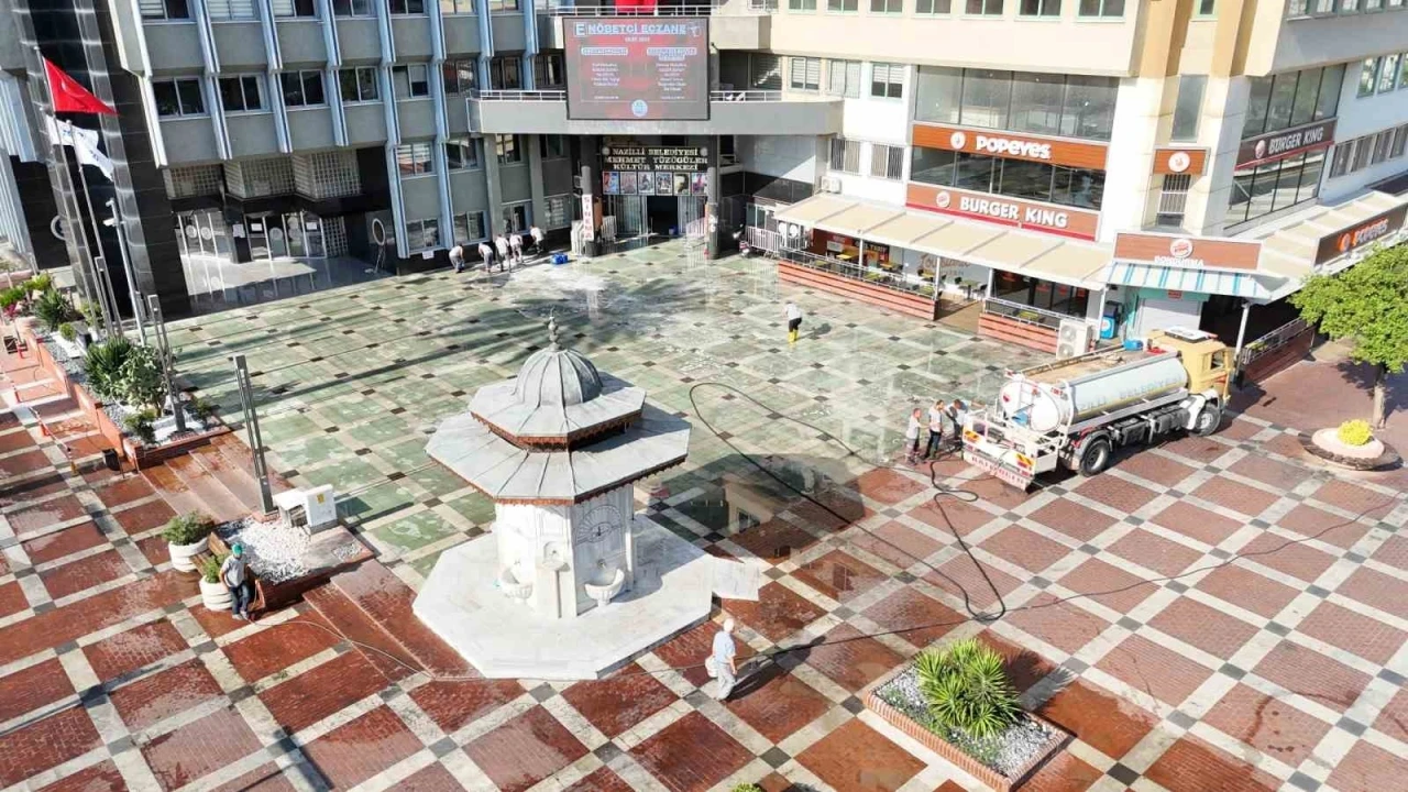 Nazilli meydanı temizilendi
