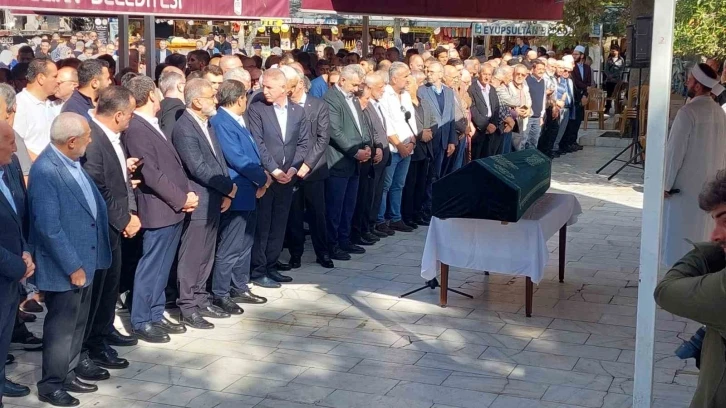 Necip Fazıl Kısak&uuml;rek&rsquo;in oğlu Mehmed Kısak&uuml;rek son yolculuğuna uğurlandı
