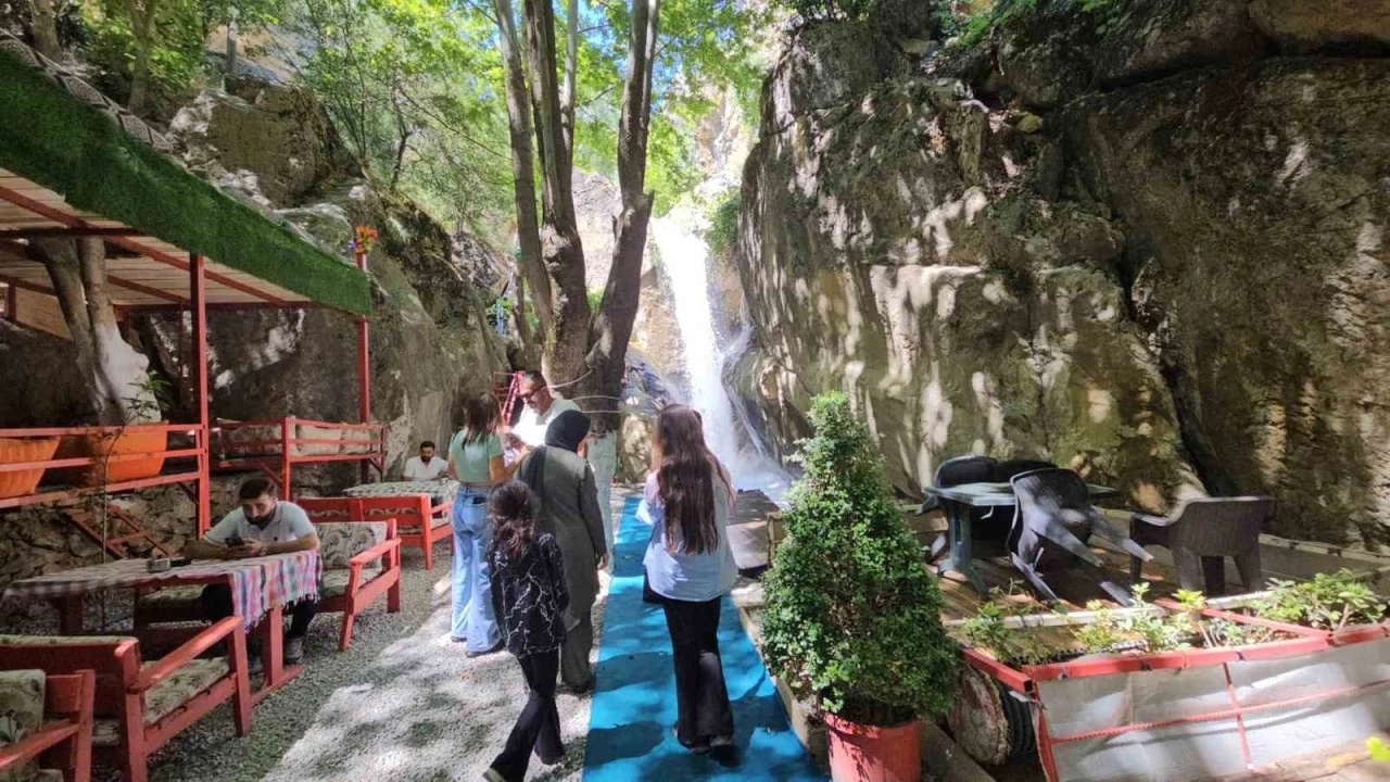 Nehri Şelalesi&rsquo;ne yoğun ilgi

