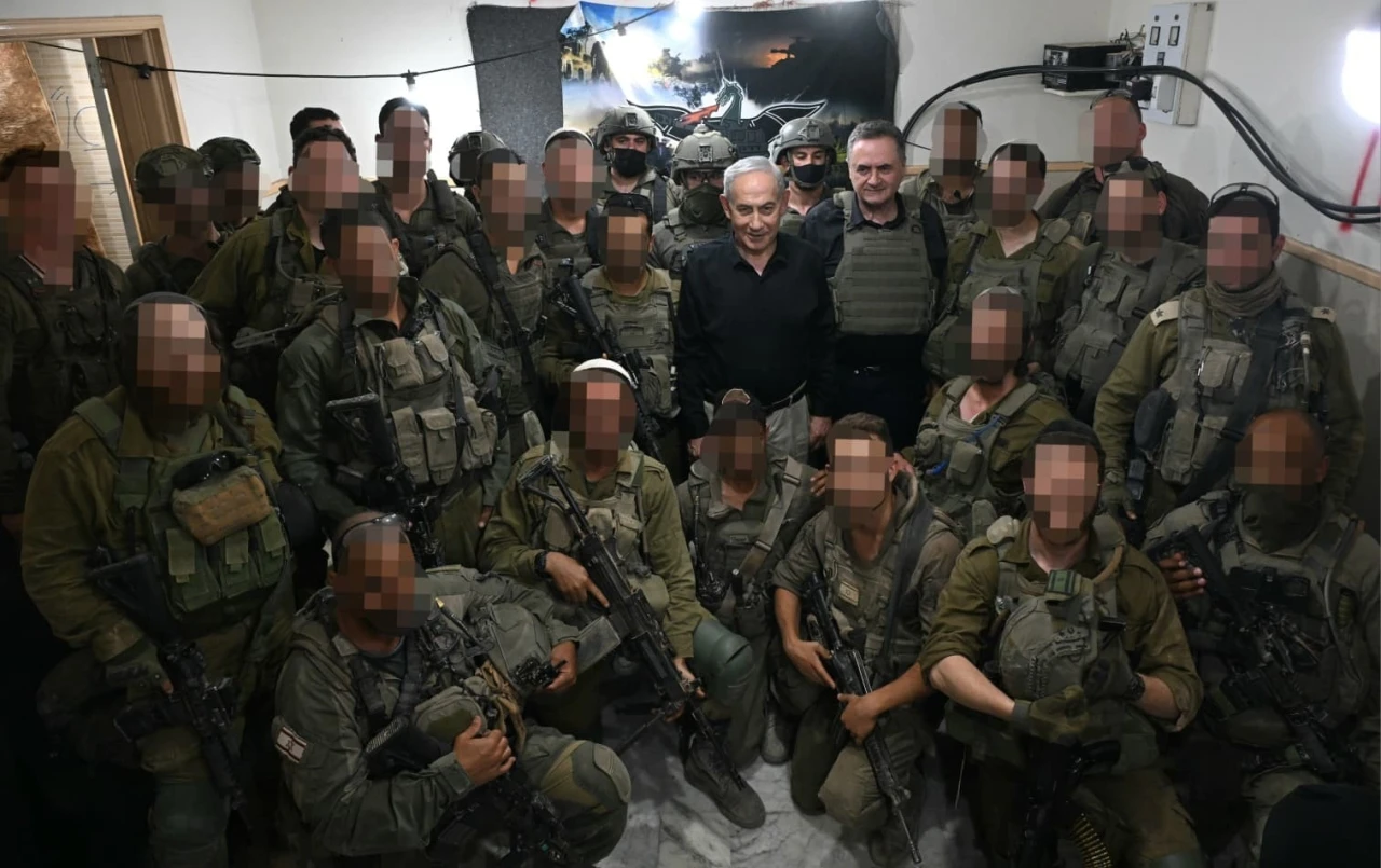Netanyahu, L&uuml;bnan&rsquo;ın g&uuml;neyindeki İsrail askerleriyle bir araya geldi
