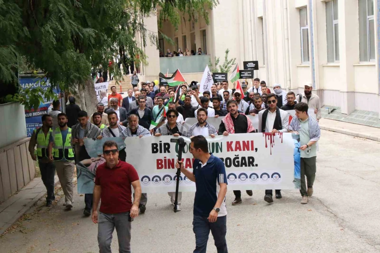 NEÜ öğrencileri, Gazze için tek yürek oldu
