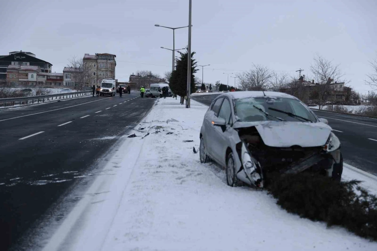 Nevşehir’de 6 araçlı zincirleme kaza: 3 yaralı