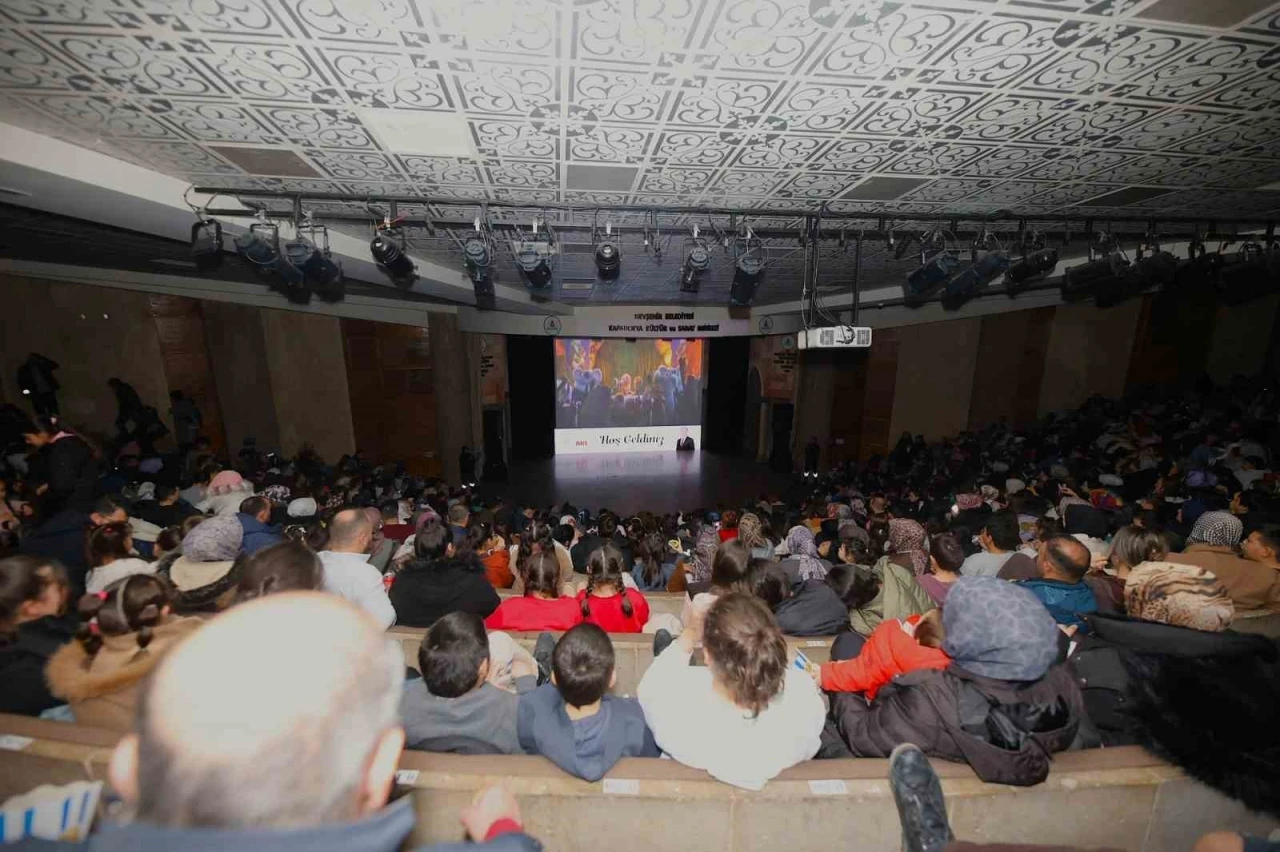 Nevşehir&rsquo;de k&uuml;&ccedil;&uuml;k izleyicilere b&uuml;y&uuml;k eğlence
