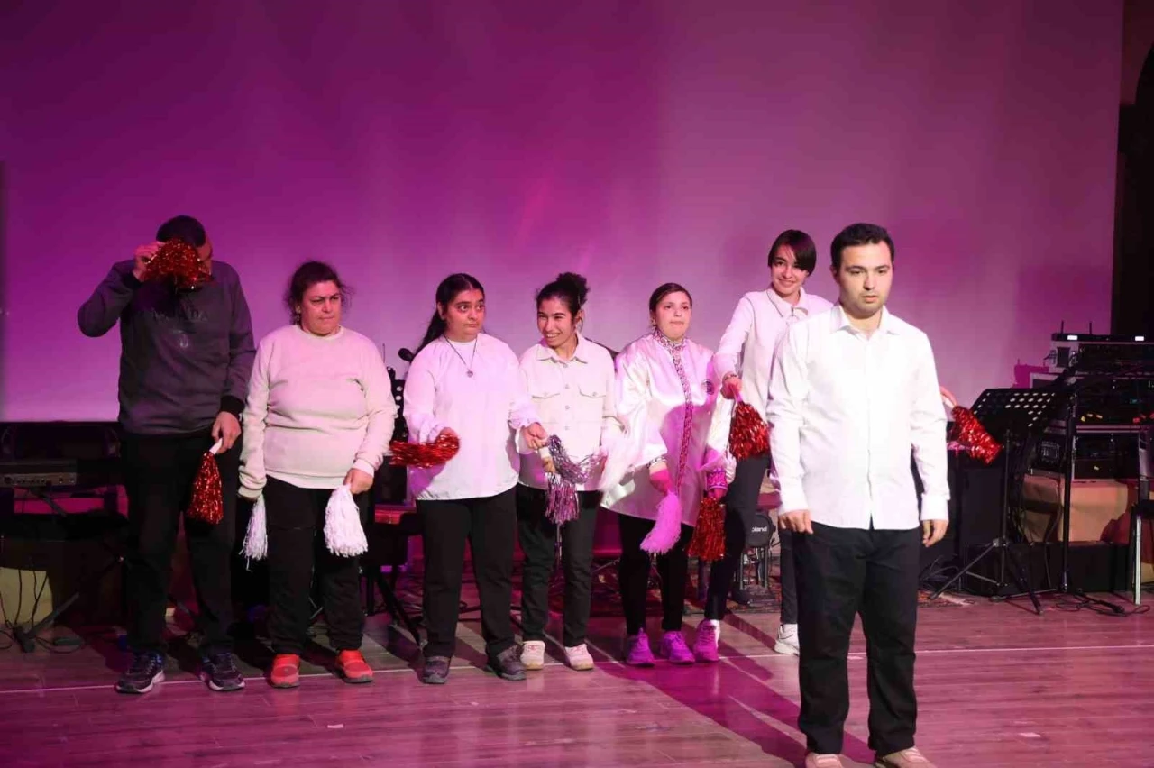 Nevşehir’de &quot;3 Aralık Dünya Engelliler Günü&quot; programına büyük ilgi gördü
