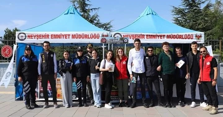 NEV&Uuml;&rsquo;de &ldquo;El Ele G&uuml;venli Geleceğe&rdquo; bilgilendirme standı
