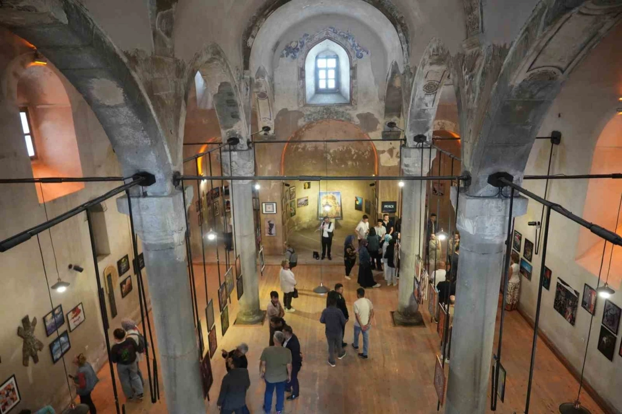 Niğde, 51 ülkeden sanatçının eserlerinin yer aldığı sergiye ev sahipliği yaptı
