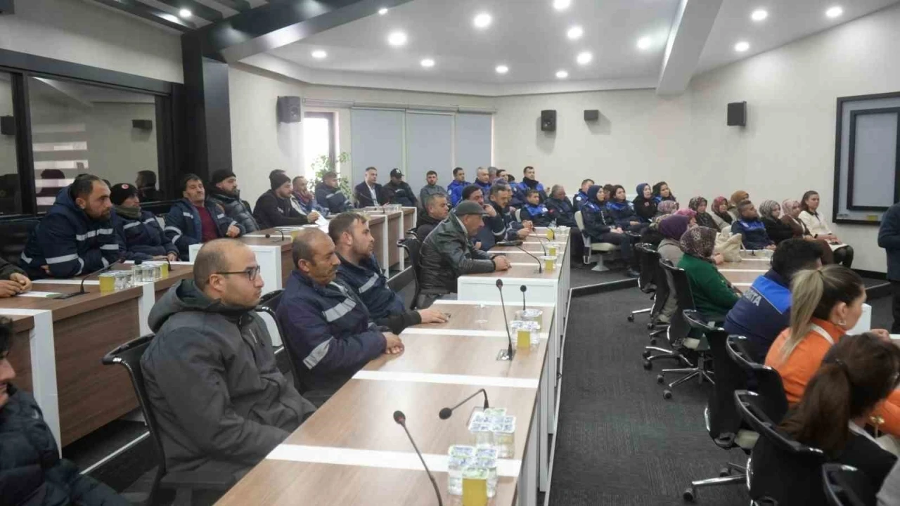 Niğde Belediyesi personeline &rsquo;sanal kumar&rsquo; farkındalık eğitimi
