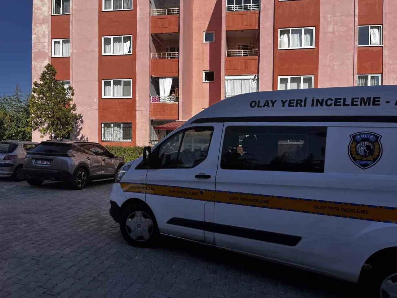 Niğde&rsquo;de 3. kattan d&uuml;şen &ccedil;ocuk ağır yaralandı
