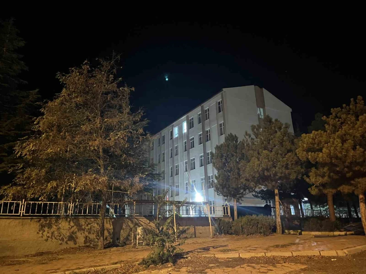 Niğde’de 6 öğrenci yedikleri pastadan sonra hastanelik oldu
