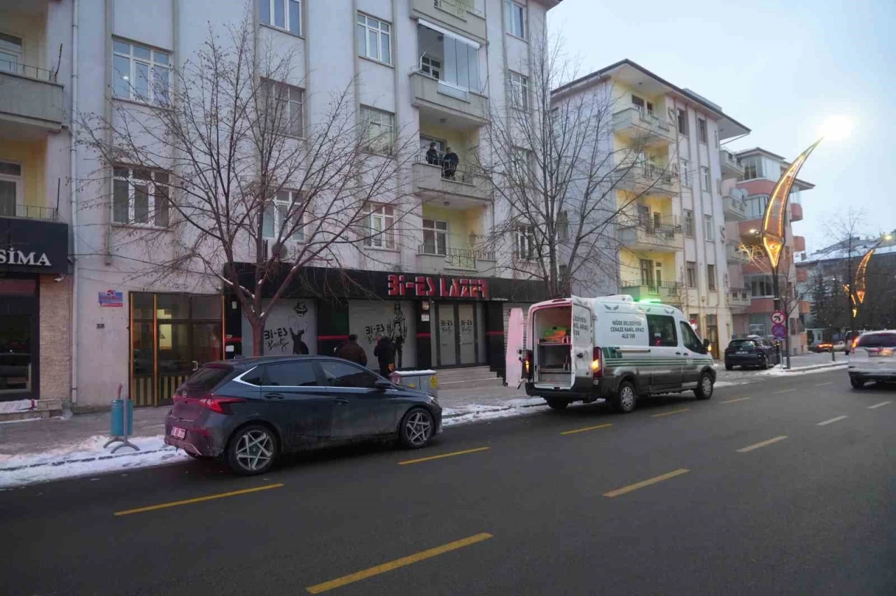 Niğde&rsquo;de 65 yaşındaki şahıs evinde &ouml;l&uuml; bulundu
